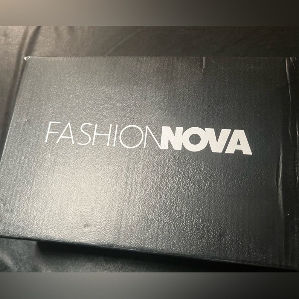 Brand new size 7 heal from Fashion Nova
